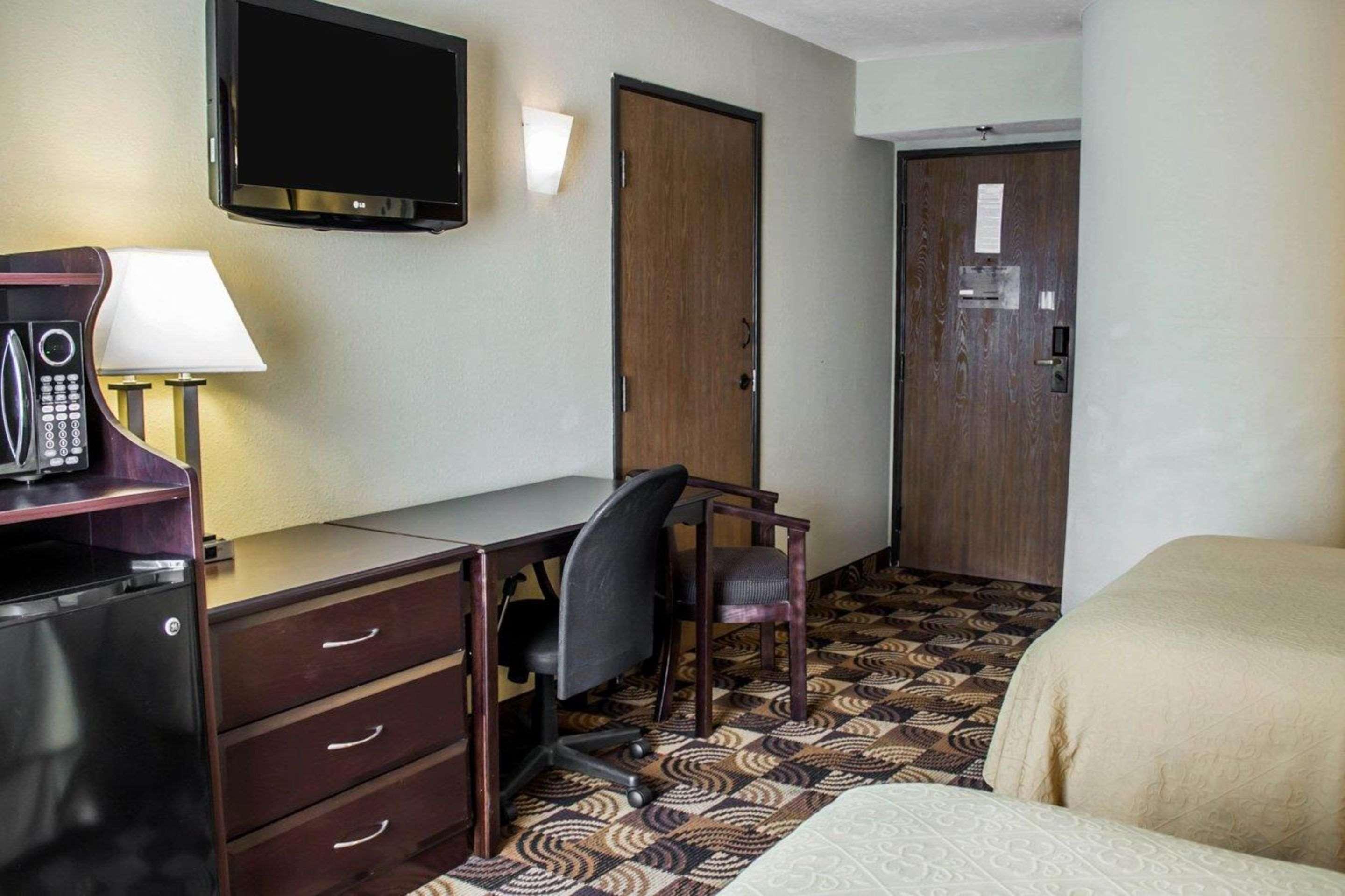 Quality Inn Brunswick Cleveland South Exteriér fotografie